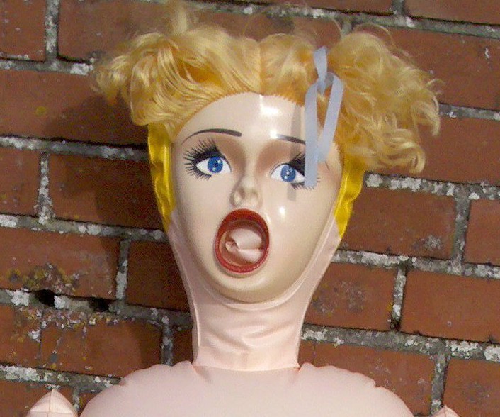 Bonekaku Diperkosa Ayah