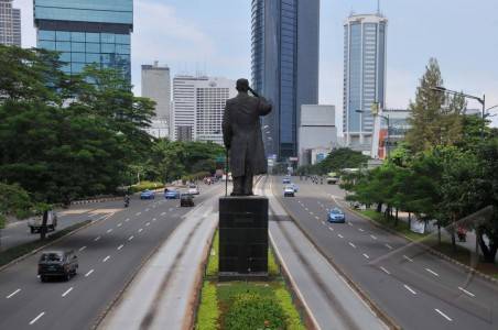 sumber: http://archive.kaskus.co.id/thread/13719137/0/pic-dilanda-berita-demo-besar2an-jalan-jalan-jakarta-sepi-spt-mudik