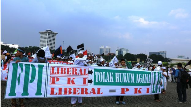 160603115330_demo_fpi_liberal_komunis_640x360_bbcindonesia_nocredit
